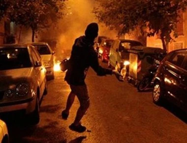 Εισαγγελική παρέμβαση για την επίθεση με 30 μολότοφ κατά ανδρών των ΜΑΤ στη Θεσσαλονίκη